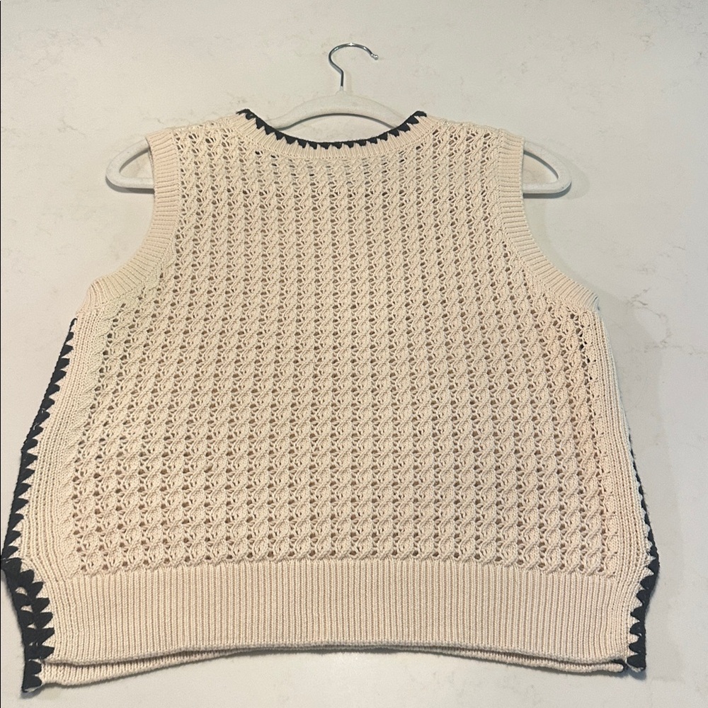 Varley Delaney Cream and Black Sleeveless Knit Sweater - Picture 3 of 3